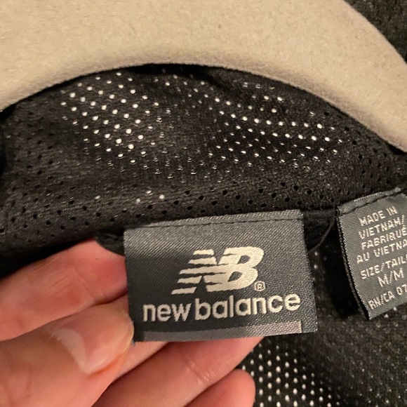 New Balance windbreaker - Picture 4 of 8